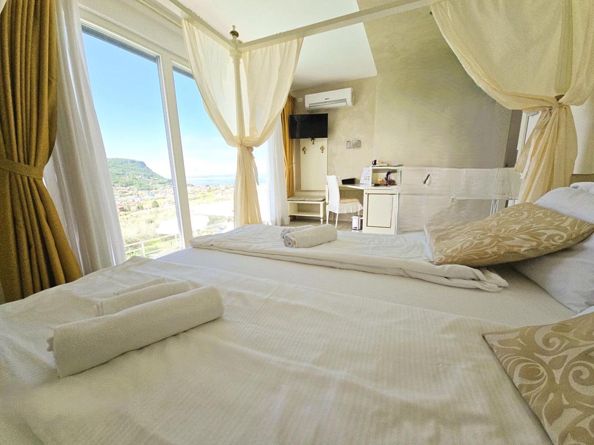 Relais Villa Olivi Costermano Room photo
