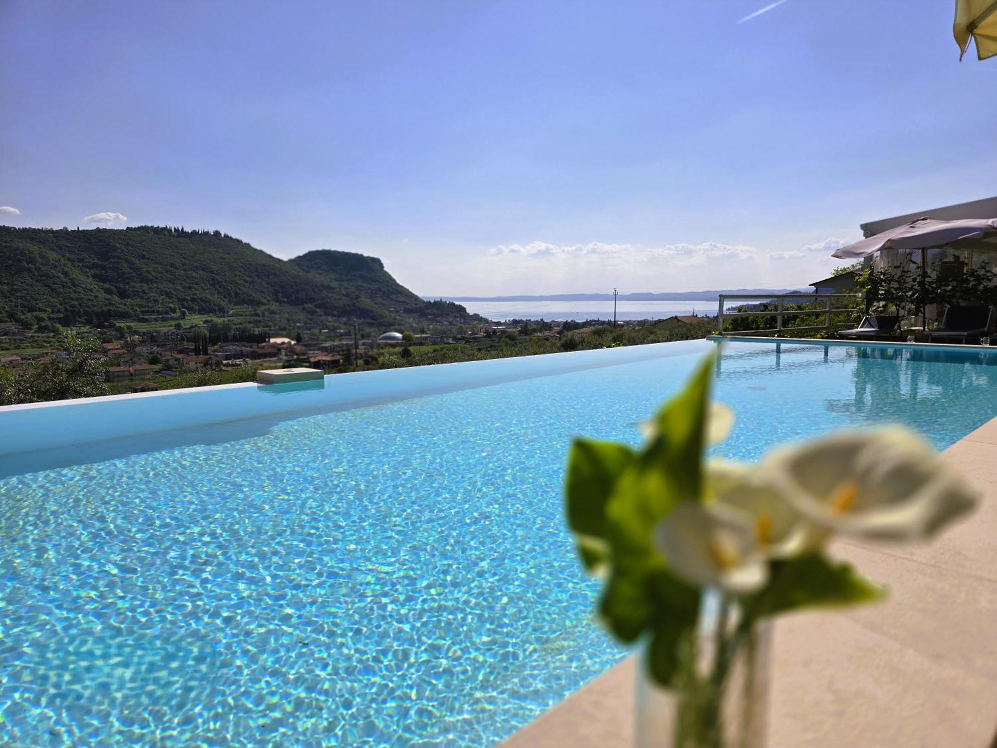 Relais Villa Olivi Costermano Exterior photo